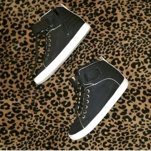 Woman B l a c k & G o l d  Aldo High-Top Sneakers